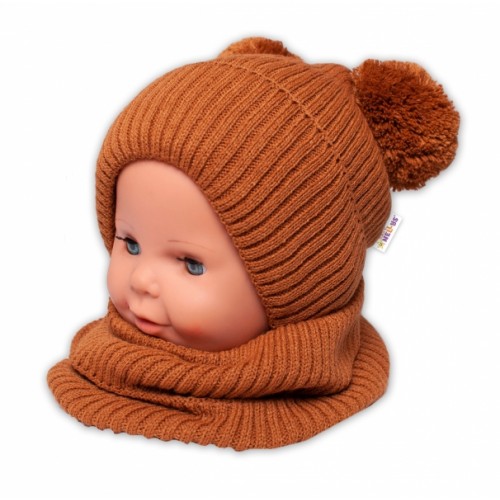 BABY NELLYS Zimná pletená čiapka + nákrčník - hnedá s brmbolcami - 92-98 (18-36m)